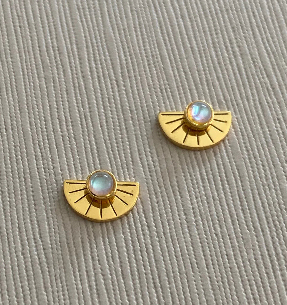 Gracie Studs + Sola Plates