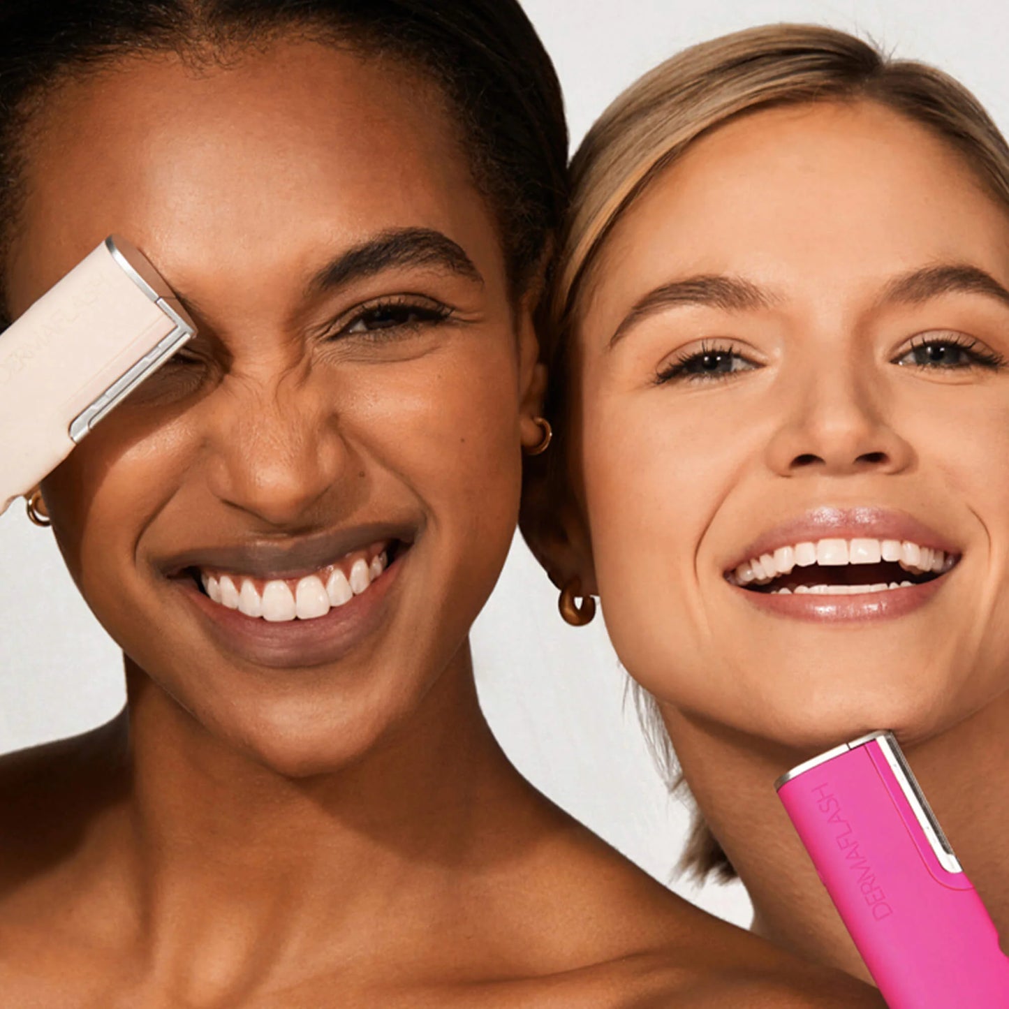 DERMAFLASH Luxe+ Anti-Aging, Exfoliation + Peach Fuzz Removal Device
Anti-ageing, skin preparation tool