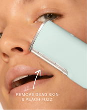 Load image into Gallery viewer, DERMAFLASH Luxe+ Anti-Aging, Exfoliation + Peach Fuzz Removal Device
Anti-ageing, skin preparation tool
